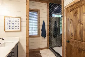 Family Retreat 2 King suites sleeps 12, Fire Pit, Hot Tub, Arcade+Bunk Room - Image 4
