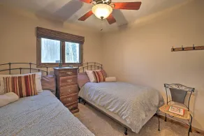 Spacious Catskill Mountains ski cabin with fire pit - Image 4