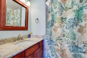 Oceanfront family-sized beach house - Image 3