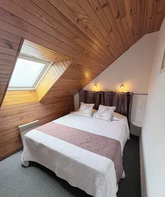 COTTAGE IN THE HEART OF A WOODED GARDEN WITH SWIMMING POOL ACCESSIBLE TO ALL OUR GUESTS - Image 4