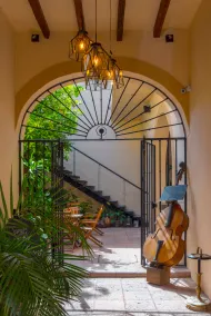 HERMOSA CASA EN EL CENTRO HISTORICO DE QUERETARO  CON 6 HABITACIONES - Image 2