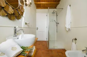 Cozy Cottage with Pool in Tuscany - Image 3