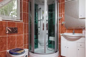 Holiday home with panoramic views of Lake Balaton, WiFi, washing machine - Image 2
