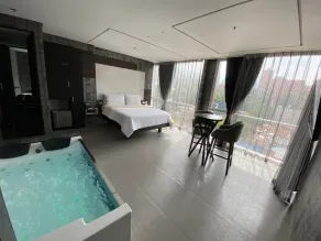 Luxury Room with Jacuzzi and Amazing View - Image 5