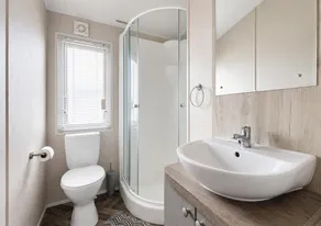 Beautiful 8 Berth Lodge For Hire At Kessingland Beach In Suffolk Ref 90012Td - Image 5