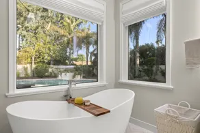 Elegant Renovated Home W Backyard Misters & Pool - Image 4