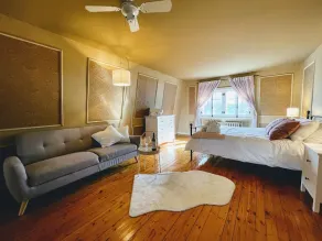 Maison du Quai: Heritage Home 1878 with Hot Tub & Fireplace - Image 4