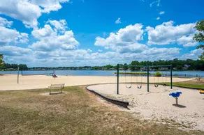 WaterEdge Lake House - Image 4