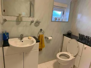 2-Bedroom Cottage with 2 Ensuites - Sleeps 6 Wifi - Image 5