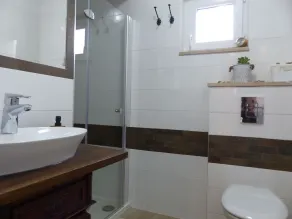 3 Bedroom Holliday house - Image 2