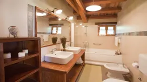 ¡Villa de piedra tradicional en un entorno precioso con vistas al mar y a 900 metros de la bahía de Trget! - Image 2