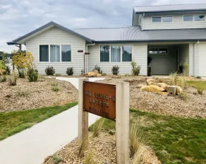Grevillea King Suite. Inlet Waters Escape. Stroll the inlet & nature boardwalk. - Image 2