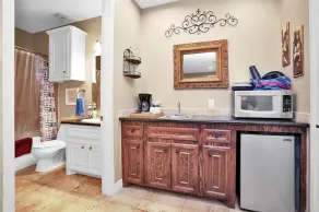 WATERFRONT 2/2 CONDO BOAT DOCK/SLIP RESTAURANT KAYAK AMENITIES GRD. FL Sleeps 8 - Image 5