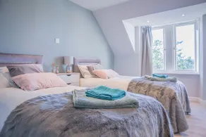 Spacious 3 bedrooms,  3 living rooms, 2 bathrooms with Great sea front view - Image 5