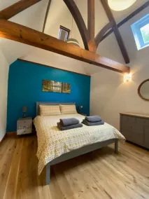 Beautiful barn conversion/hot tub views - Image 5
