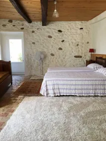Bo i et tre etagers hjem fra det 16. århundrede i Provence-landskabet. - Image 3