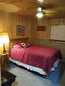 Large Private Lodge located in the middle of a hunters paradise - Image 5