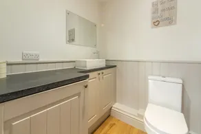 En nybyggd stuga ligger strax utanför Norfolk kustvägen. - Image 3