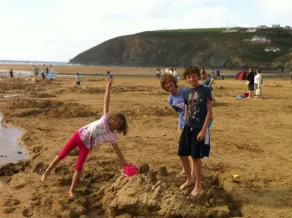 EUROPA COURT -- MAWGAN PORTH BUNGALOW --BEACH LOCATION,  Swimming pool/  Tennis - Image 3