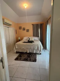CHARMANTE MAISON 2 CHAMBRES: 3 LITS, COUCHAGES 1-5, SÉCURITÉ 24h / 24, PISCINE PRIVÉE ET PLAGE - Image 5