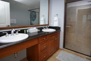 Luxuriöse Oceanfront Condo im 11. Stock mit herrlichem Blick, vor kurzem aktualisiert - Image 5