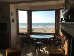 Villa em Frente ao Mar, Acesso Direto à Praia - Image 2
