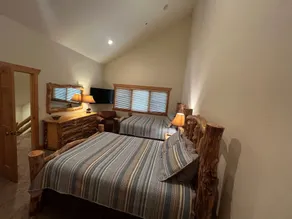 Park City Timber Wolf Chalet - 5 min walk to Cabriolet & 1 min to town shuttle! - Image 5