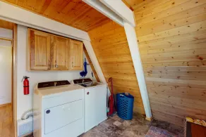 Calming, dog-friendly cabin in the woods with firepit, deck & board games - Image 3