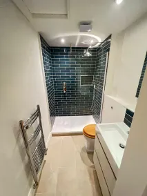 Appartement de deux chambres avec jardin à Fulham, à proximité des transports et des commerces. - Image 2