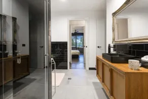 Spacious industrial coastal house. Walking  distance to Rye Ocean Beach. - Image 2