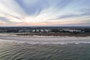 Fully Renovated Oceanfront Condo with Pool Access - Image 5