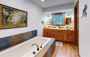 Hilltop Lodge - Beautiful Hayden Lake Home W Deck - Image 3