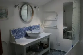 3 Bed House - Sleeps 6 - Pool - HotTub - Garden - Image 2