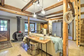 Quaint Fox Island Cabin on 1 Acre of Woods! - Image 2