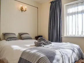 2 bedroom accommodation in Kingsgate, Broadstairs - Image 2
