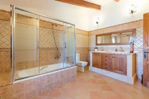 Typische mallorquinische Villa „S'Era de Son Roig“ mit Garten, Pool und WLAN - Image 2