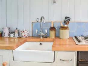 Farmhouse Garden Shepherds Hut - Image 3