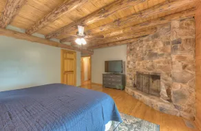 Log Cabin Living on Lake Anna - Warm side - Image 5