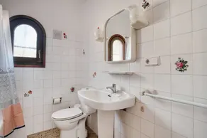 Villa \"Bodine\" with Sea View, Shared Pool & WiFi - Image 2