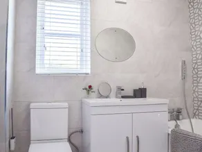2 bedroom accommodation in Bampton - Image 2