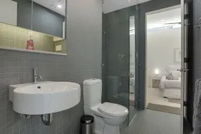 The Love Nest - luxury apartment with stunning views - stroll to beach - Image 4
