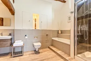 Large, Luxury house. Peaceful location in Cartmel. Large garden. EV Charger - Image 4