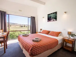 Lodge by the River - Studio 1 - Image 3