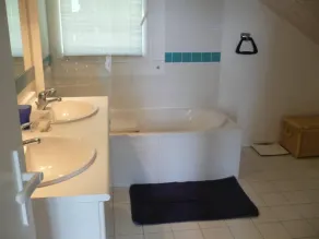 Samtida hus, trä och glas med uppvärmd pool - Image 2