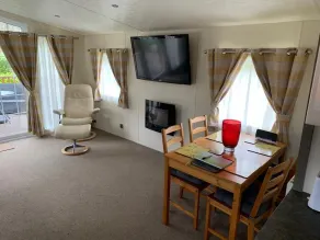 Comfortable lodge with hot tub.internet and netflix - Image 2