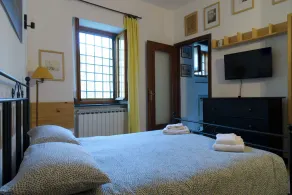 2 Bedroom Apartment in Levanto - Perfect For Visiting The Cinqueterre In Italy! - Image 5