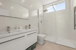 Beautiful holiday home with hot tub, just a walk away from Talland beach... - Image 3