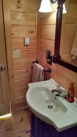 Ny Log Hjem i afsides Lake Ashuelot Estates - Image 3