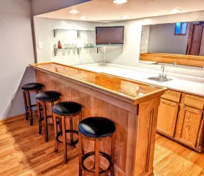 Spacious home with game room - Close to everything! - Image 2