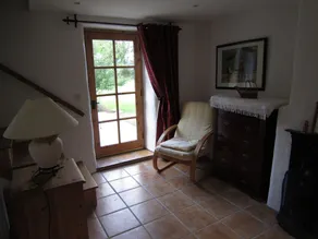Cozy 2-bedroom stone cottage with large garden - Image 2